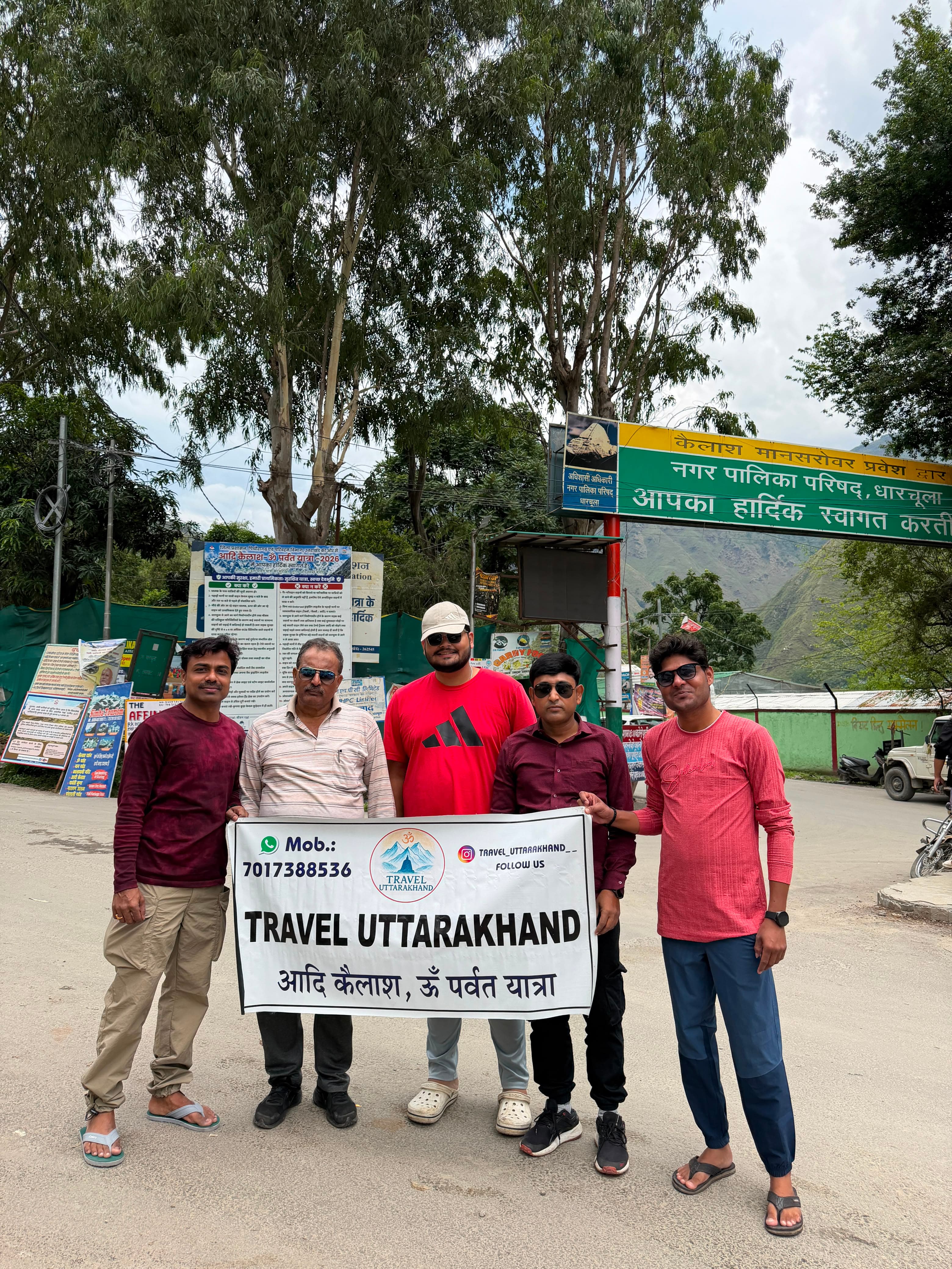 Yatris with Travel Uttarakhand at the Dharchula gate